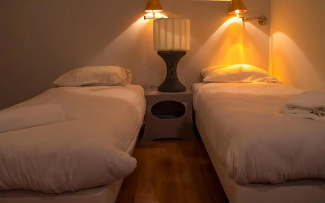 Hotel & Bar 55