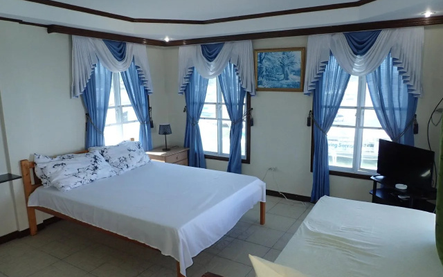 Kon Tiki Marina Suites