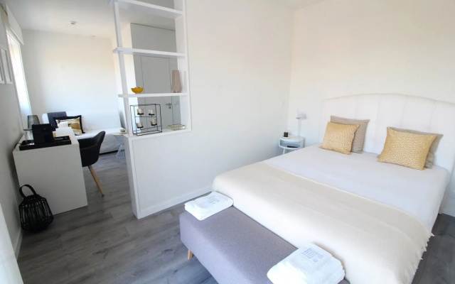JR Studios & Suites