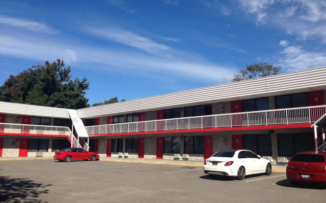 New Plaza Motel