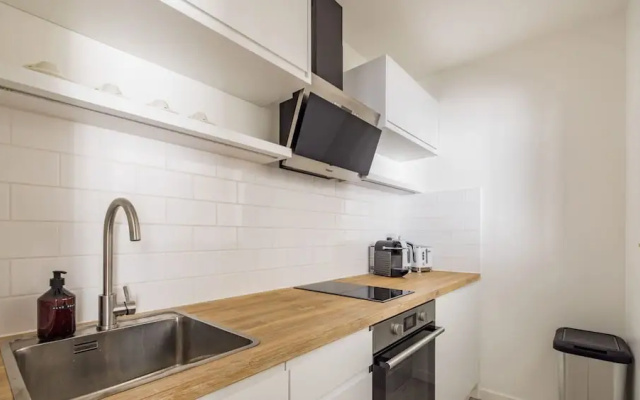 Light-filled Studio With AC - Earl s Court