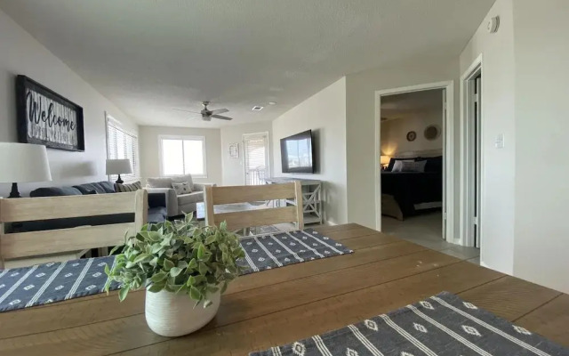 Bienvenue 1 Bedroom Condo