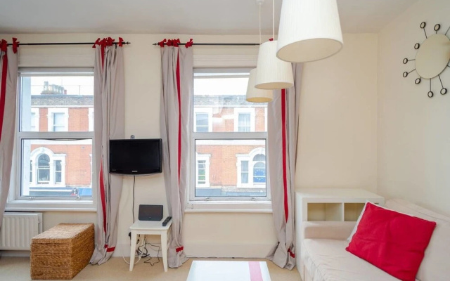 Bright 1BR Home in Fulham, 4 Guests