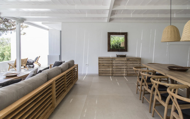 Beachfront Villa in Kavouri