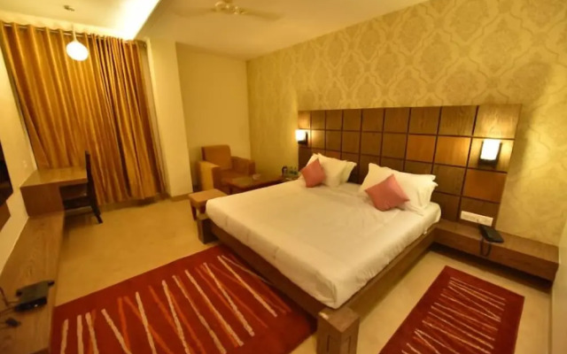Hotel Kanha's Palm Springs