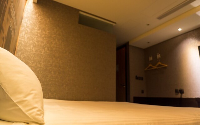 V Hotel