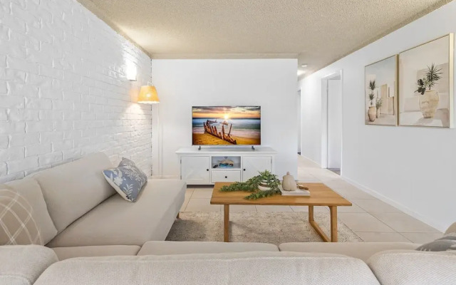 3-bed Waterfront Apartment With Private Patio