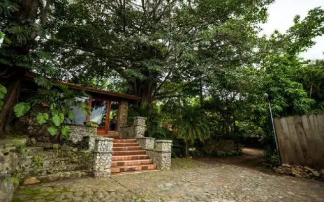 Casa de Piedra Escazú
