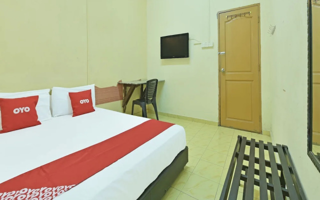 OYO 90702 Empire Inn 1