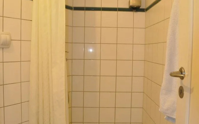 1 Bedroom Apartment near Tivoli 484 - 1