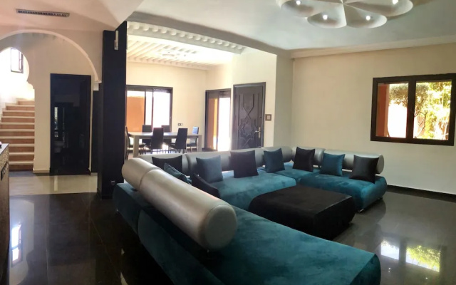 Villa Familiale avec Piscine Privée