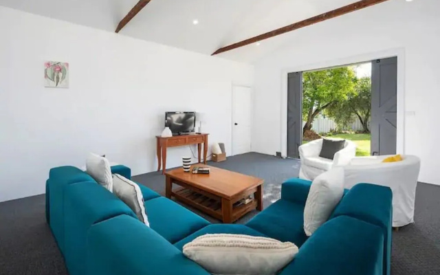 Waratah Up Douro - Your Innkeeper Mudgee