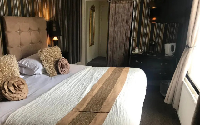 The Hotel Commodore