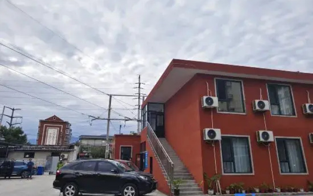 Xinjinlong Holiday Hotel (Linzhou Avenue Bus Station)