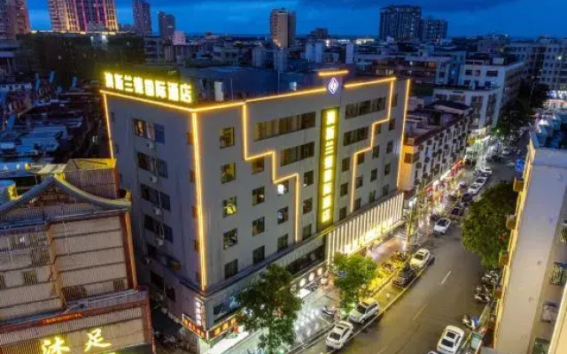 Ausland International Hotel