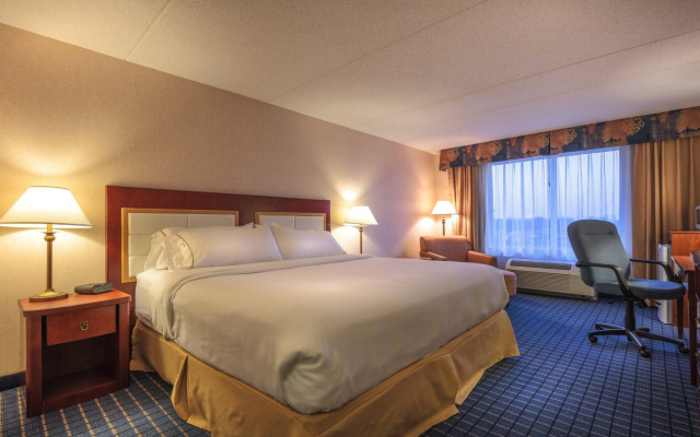 Holiday Inn Express & Suites Belleville by IHG