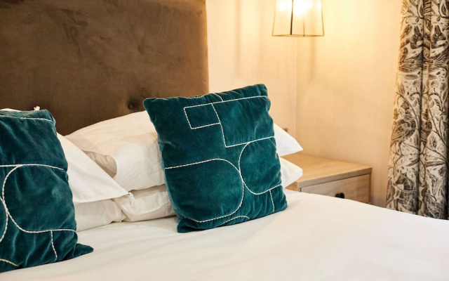 Host Stay Teejay s Lodge