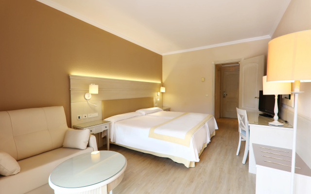 Отель Iberostar Waves Málaga Playa