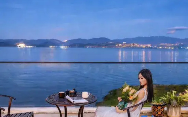 Blushe | 360°·Fulview | Ocean-View Garden-Style Holiday Homestay (Erhai Sansheng Island Branch)