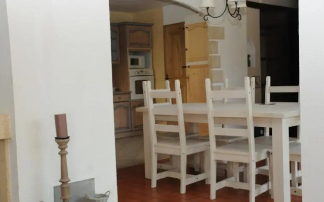 Une Maison Aux Baux