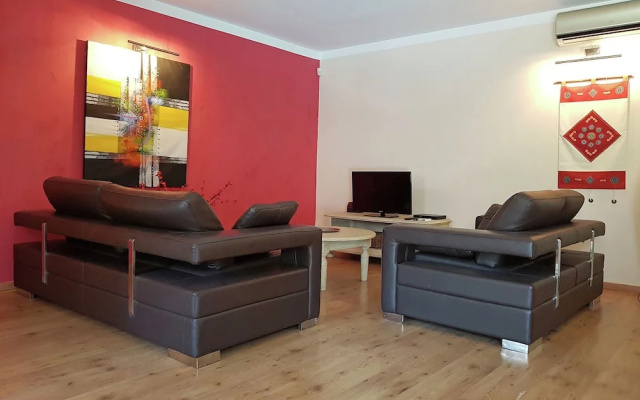 Villa Alba: Sunlit Comfort in Lirac