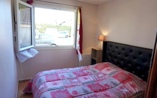 Apartment With one Bedroom in Bernières-sur-mer, With Enclosed Garden