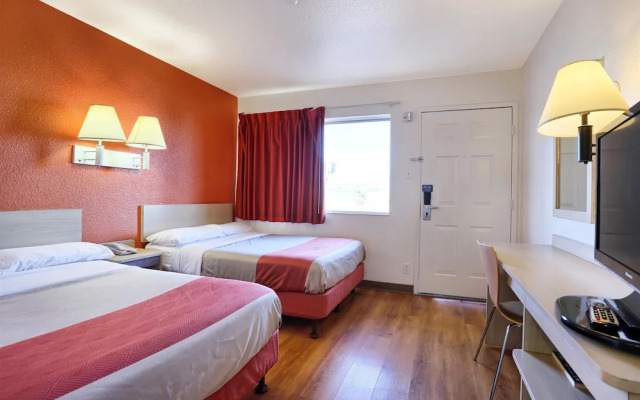Motel 6 Pittsburg