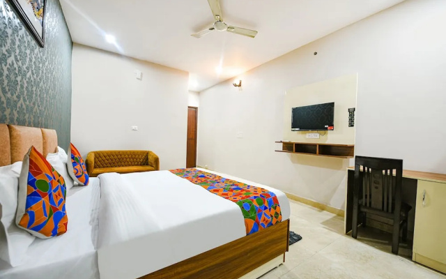Fabhotel Moon Lite