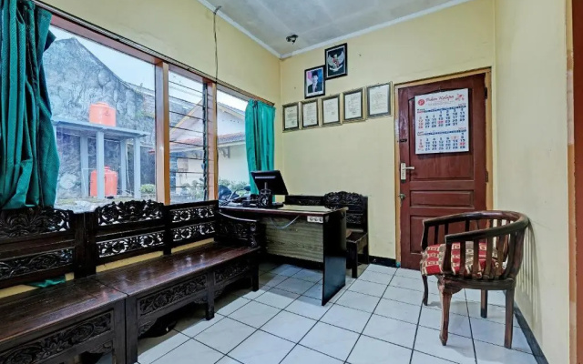 OYO 92406 Hotel Renata 1
