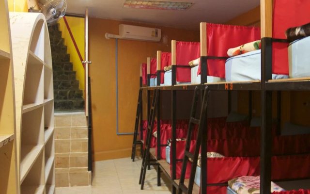 Om Ganesh Hostel - Adults Only