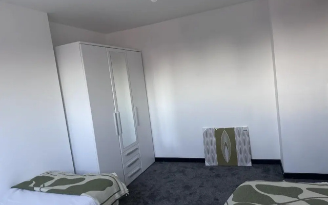City Apartment Sleeps 5 With Parking