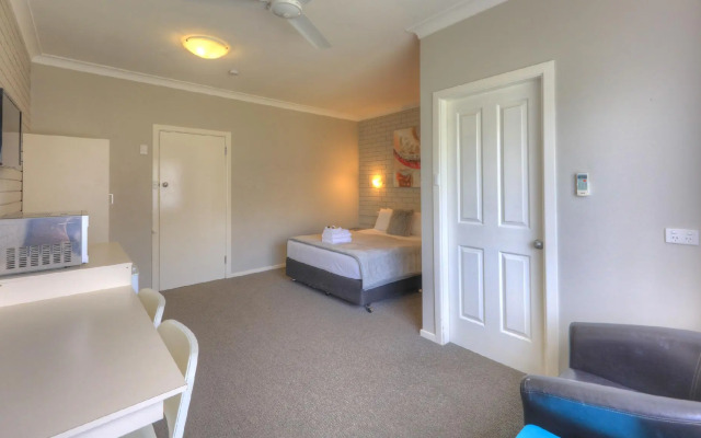 Hilldrop Motor Inn