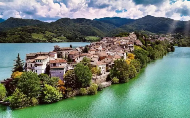 Letizia Lake House Panoramic View