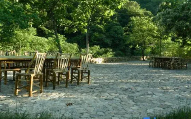 Qianlu Xiangju Hostel