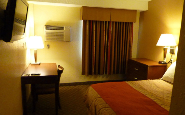 Red River Lodge & Suites