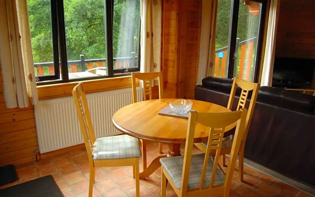 Cosy Rowan Woodland Lodge