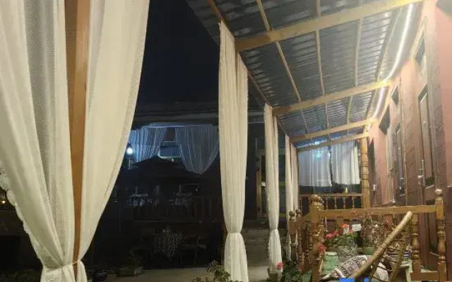 Tekes Qianyuan Bieyuan Bed and Breakfast