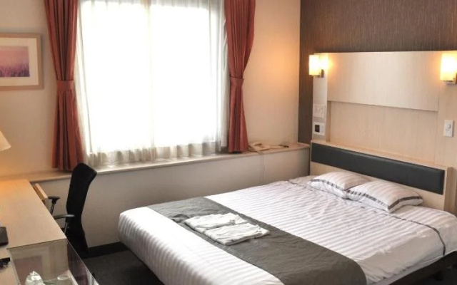 Hotel West