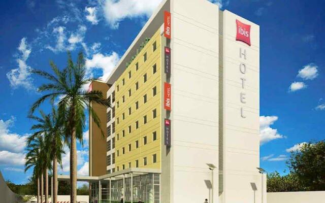 Отель ibis Merida вид на фасад