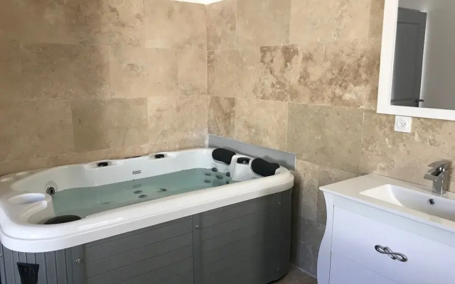 Les Mazets Et SPA D'uzes
