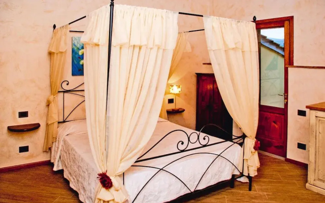 Villa in Vinci With Private Pool & Vineyard Views
