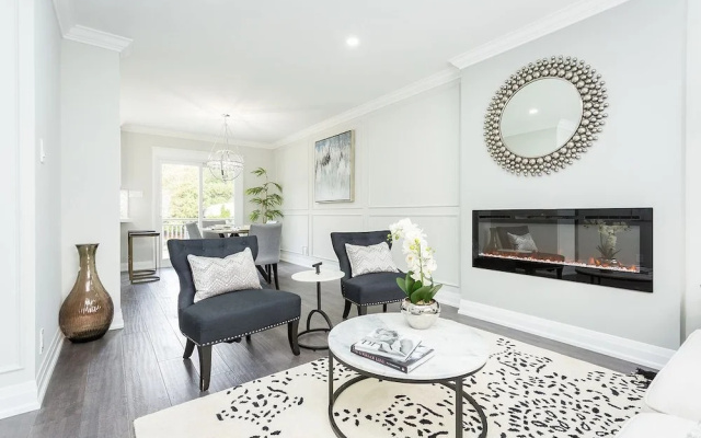 Stunning and Exclusive Home in Burlington