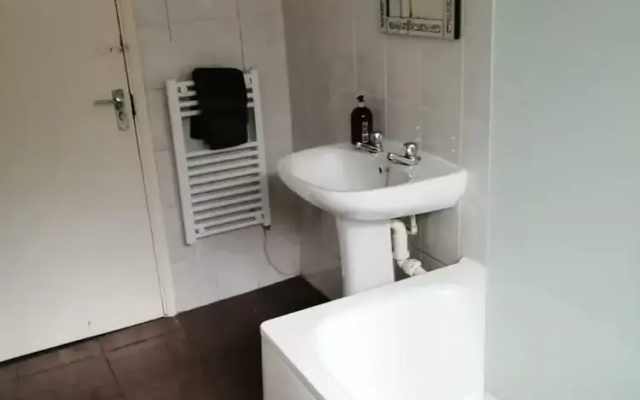 Gatwick Apartments, Direct Link to London