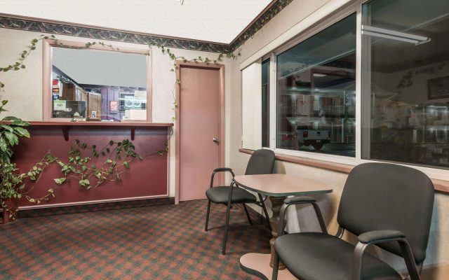 Knights Inn Ottawa