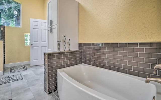Family Home: Walk to Downtown & Stetson Univ!