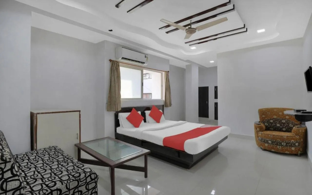 OYO Flagship 83069 Hotel Rudra Palace