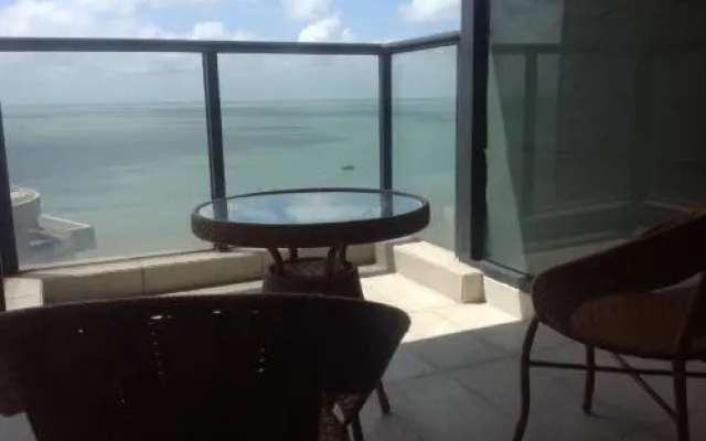 North Bay No.1 Ocean View Apartment Hotel