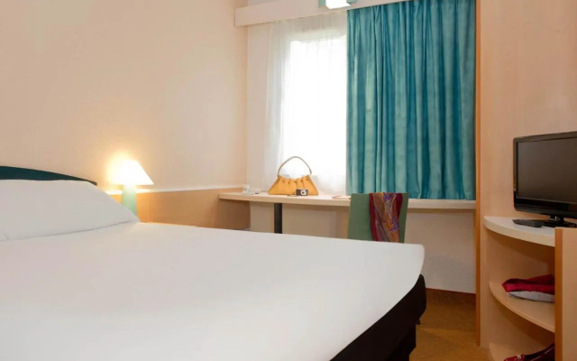 B&B HôTEL BLOIS NORD VALLéE MAILLARD