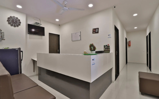 OYO 42957 Hotel Radhanand