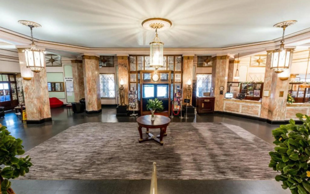Adelphi Hotel